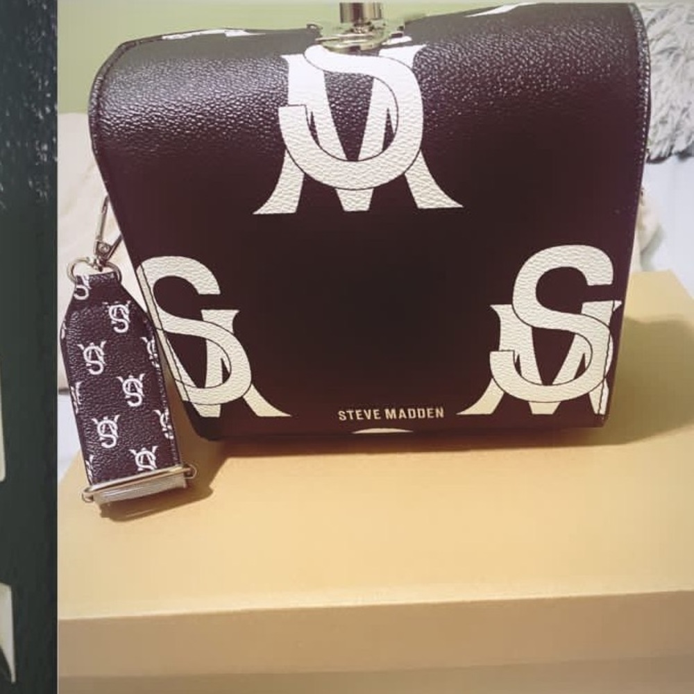 Handbang with three straps worn once